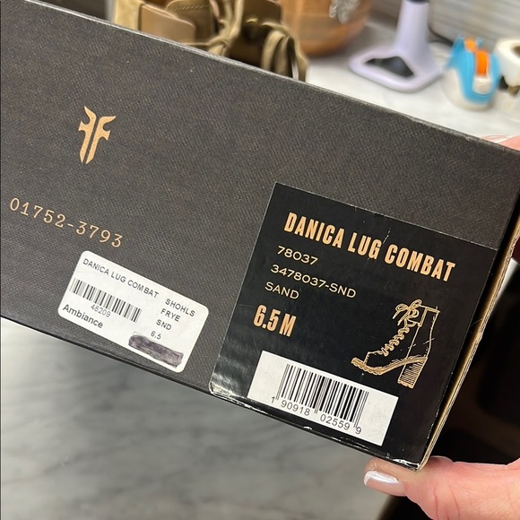 NIB Frye Danica Lug Combat Peep Toe Heeled Lace UP Bootie Size 6.5 in Sand Suede - Picture 9 of 12